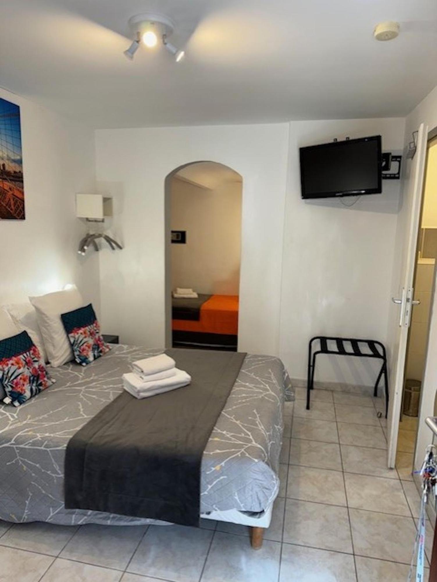 Logis Hotel La Chaumiere مارسيلان المظهر الخارجي الصورة